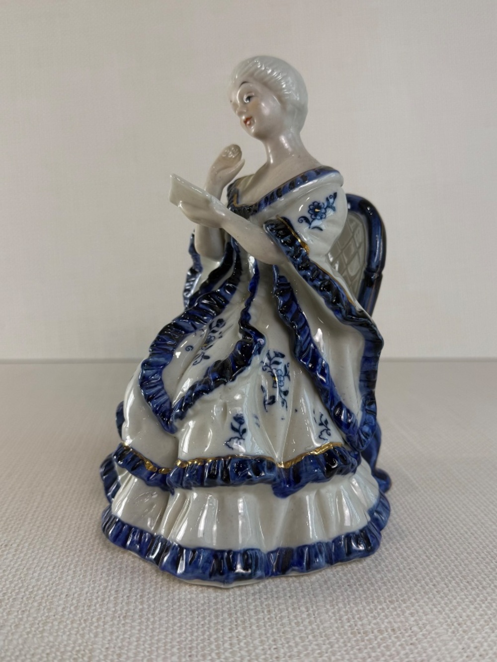 Blue & White Porcelain Lady Figurine Seated Woman Reading Delft Style Gold Trim - Picture 2 of 11